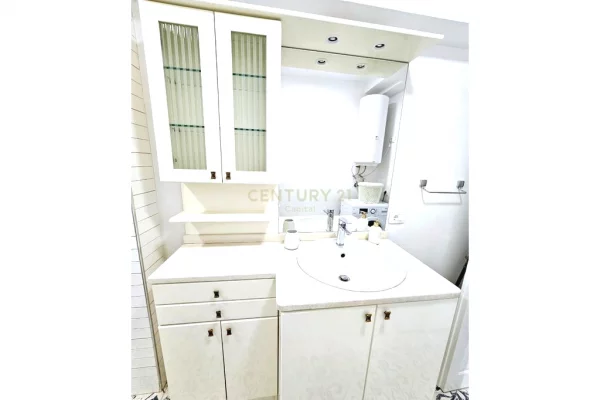 Shtepi ne shitje Apartament ne Tirane, 1+1, Mobilimi Pjeserisht e mobiluar, Pagesa 387,000  Euro.