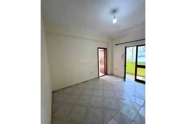 Shtepi ne shitje Apartament ne Tirane, 1+1, Mobilimi Bosh, pa mobiluar, Pagesa 168,000  Euro.