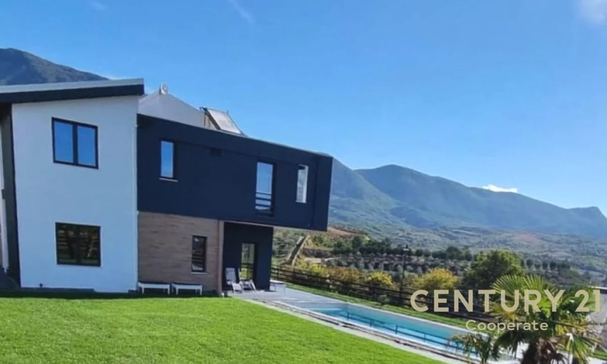 Shtepi ne shitje Vila Luksoze ne Tirane, 3+1, Mobilimi Bosh, pa mobiluar, Pagesa 780,000  Euro.