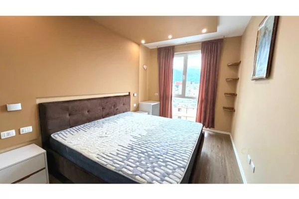 Shtepi ne shitje Apartament ne Tirane, 2+1, Mobilimi E mobiluar, Pagesa 240,000  Euro.
