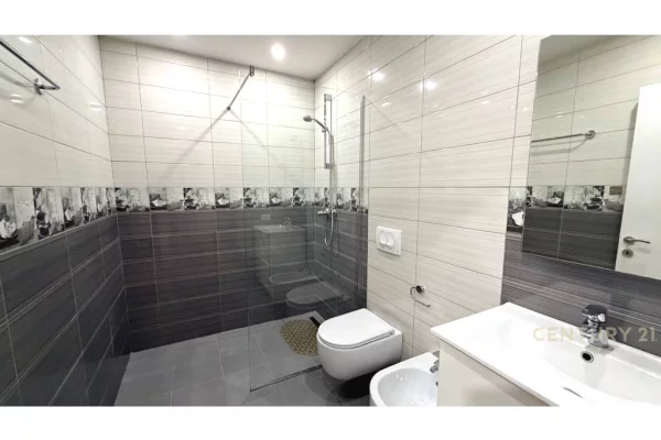 Shtepi ne shitje Apartament ne Tirane, 2+1, Mobilimi E mobiluar, Pagesa 240,000  Euro.