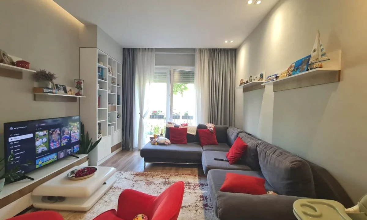 Shtepi ne shitje Apartament ne Tirane, 3+1, Mobilimi E mobiluar, Pagesa 430,000  Euro.