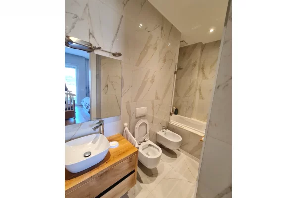 Shtepi ne shitje Apartament ne Tirane, 3+1, Mobilimi E mobiluar, Pagesa 430,000  Euro.