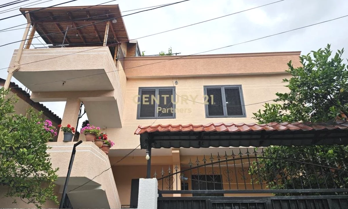 Shtepi ne shitje Vila Luksoze ne Tirane, 4+1, Mobilimi Pjeserisht e mobiluar, Pagesa 350,000  Euro.
