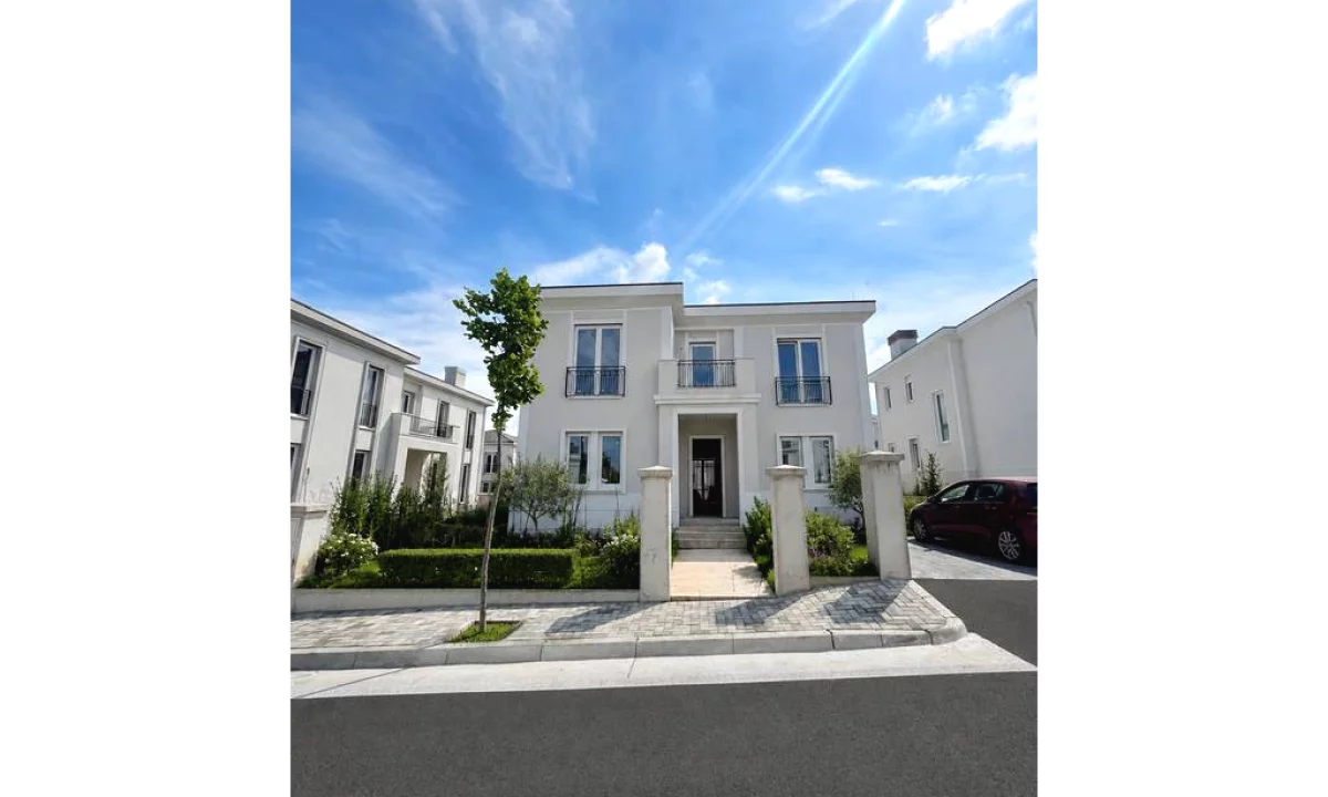 Shtepi ne shitje Vila Luksoze ne Tirane, 4+1, Mobilimi Bosh, pa mobiluar, Pagesa 1,200,000  Euro.