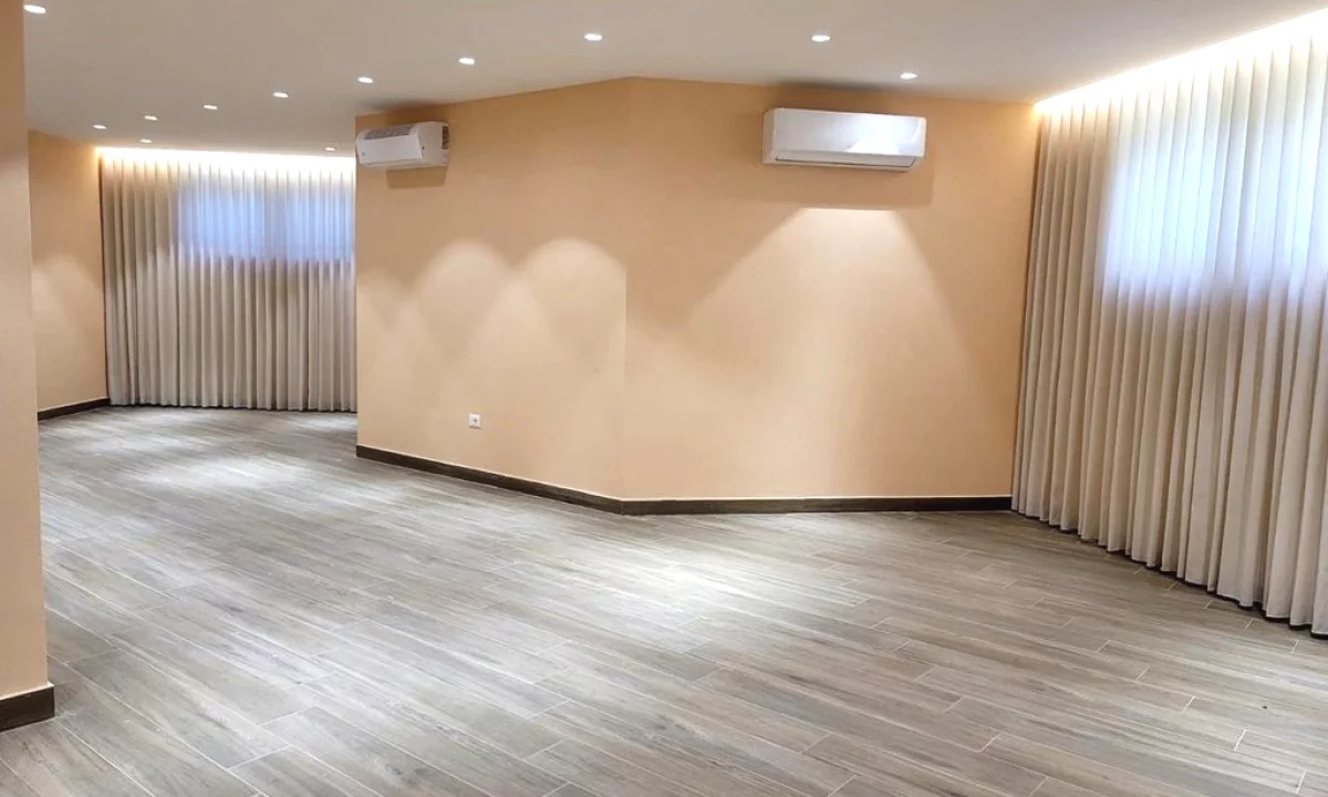 Shtepi me qera Vila Luksoze ne Tirane, 3+1, Mobilimi Bosh, pa mobiluar, Pagesa 5,000  Euro.