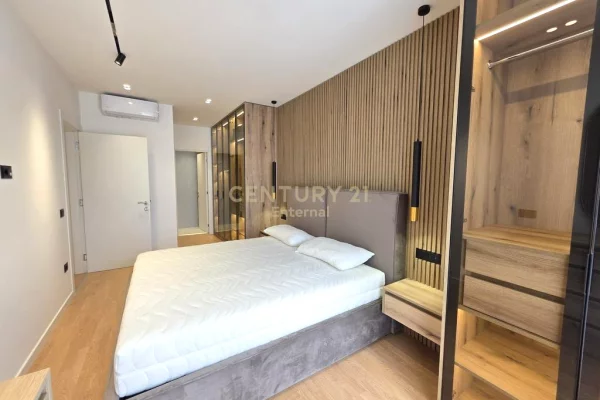 Shtepi ne shitje Apartament ne Tirane, 2+1, Mobilimi Bosh, pa mobiluar, Pagesa 245,000  Euro.