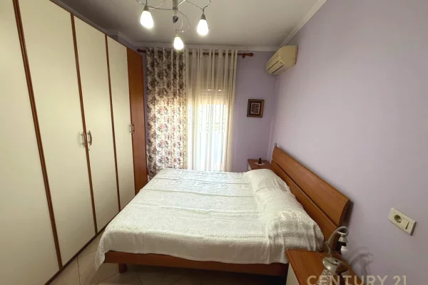 Shtepi me qera Apartament ne Tirane, 1+1, Mobilimi Bosh, pa mobiluar, Pagesa 800  Euro.