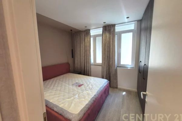 Shtepi ne shitje Apartament ne Tirane, 2+1, Mobilimi Pjeserisht e mobiluar, Pagesa 210,000  Euro.