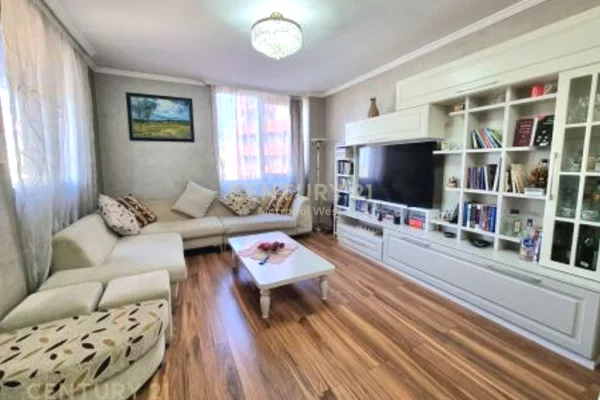 Shtepi me qera 2+1 ne Tirane - 900 Euro