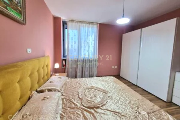 Shtepi me qera Apartament ne Tirane, 2+1, Mobilimi Pjeserisht e mobiluar, Pagesa 900  Euro.