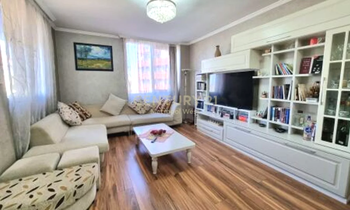 Shtepi me qera Apartament ne Tirane, 2+1, Mobilimi Pjeserisht e mobiluar, Pagesa 900  Euro.