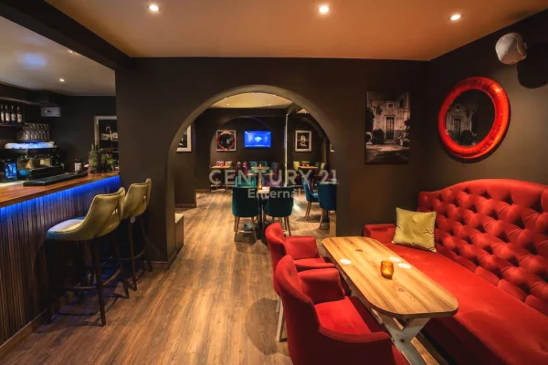 Ambient biznesi me qera 2+1 ne Tirane - 2,500 Euro