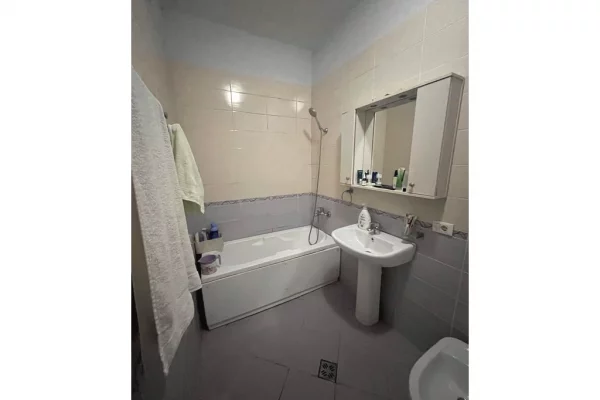 Shtepi ne shitje Apartament ne Tirane, 2+1, Mobilimi Bosh, pa mobiluar, Pagesa 295,000  Euro.