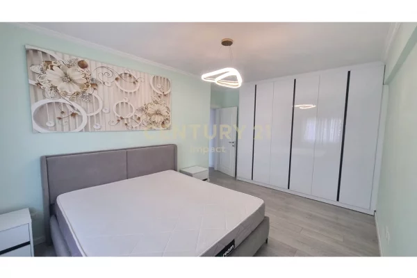 Shtepi ne shitje Apartament ne Tirane, 2+1, Mobilimi Pjeserisht e mobiluar, Pagesa 250,000  Euro.