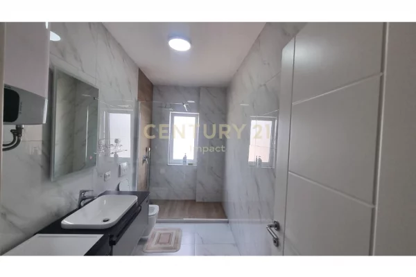 Shtepi ne shitje Apartament ne Tirane, 2+1, Mobilimi Pjeserisht e mobiluar, Pagesa 250,000  Euro.