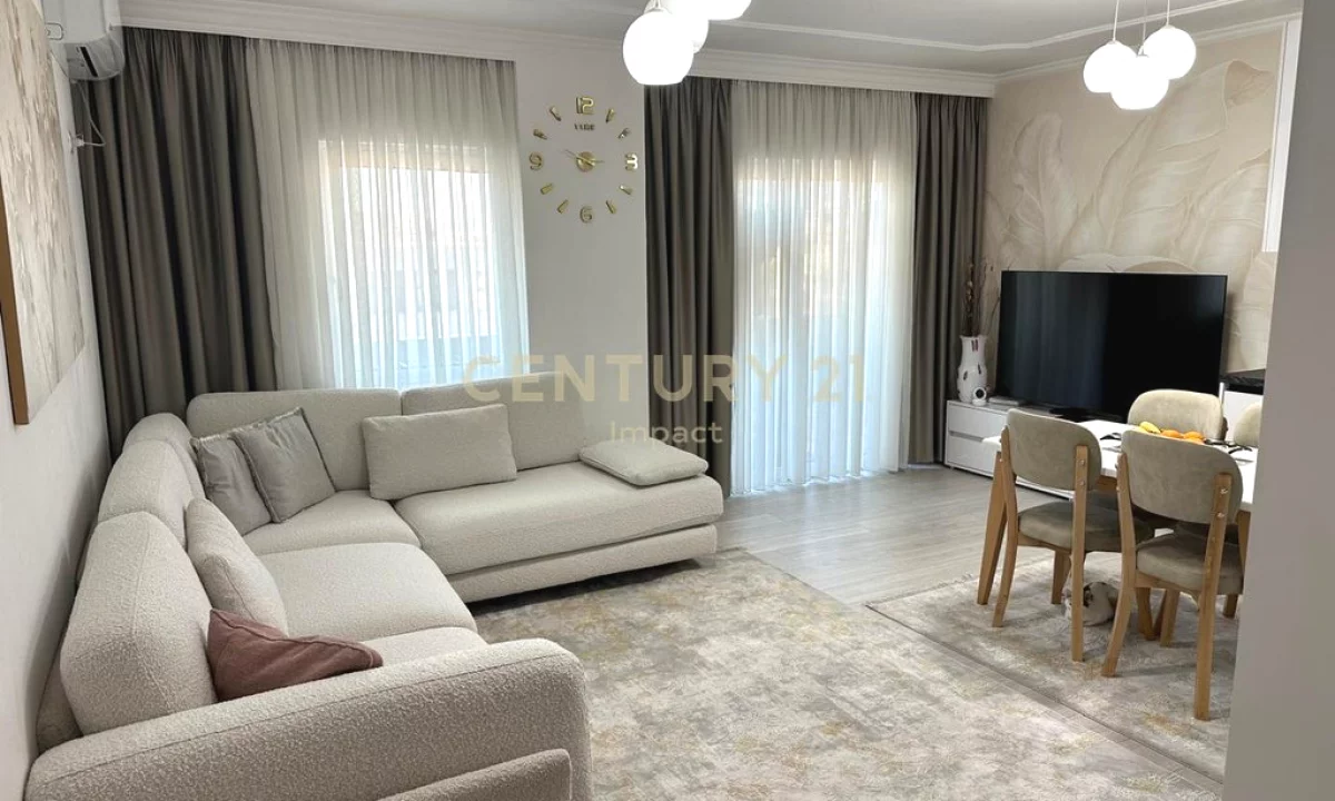 Shtepi ne shitje Apartament ne Tirane, 2+1, Mobilimi Pjeserisht e mobiluar, Pagesa 250,000  Euro.