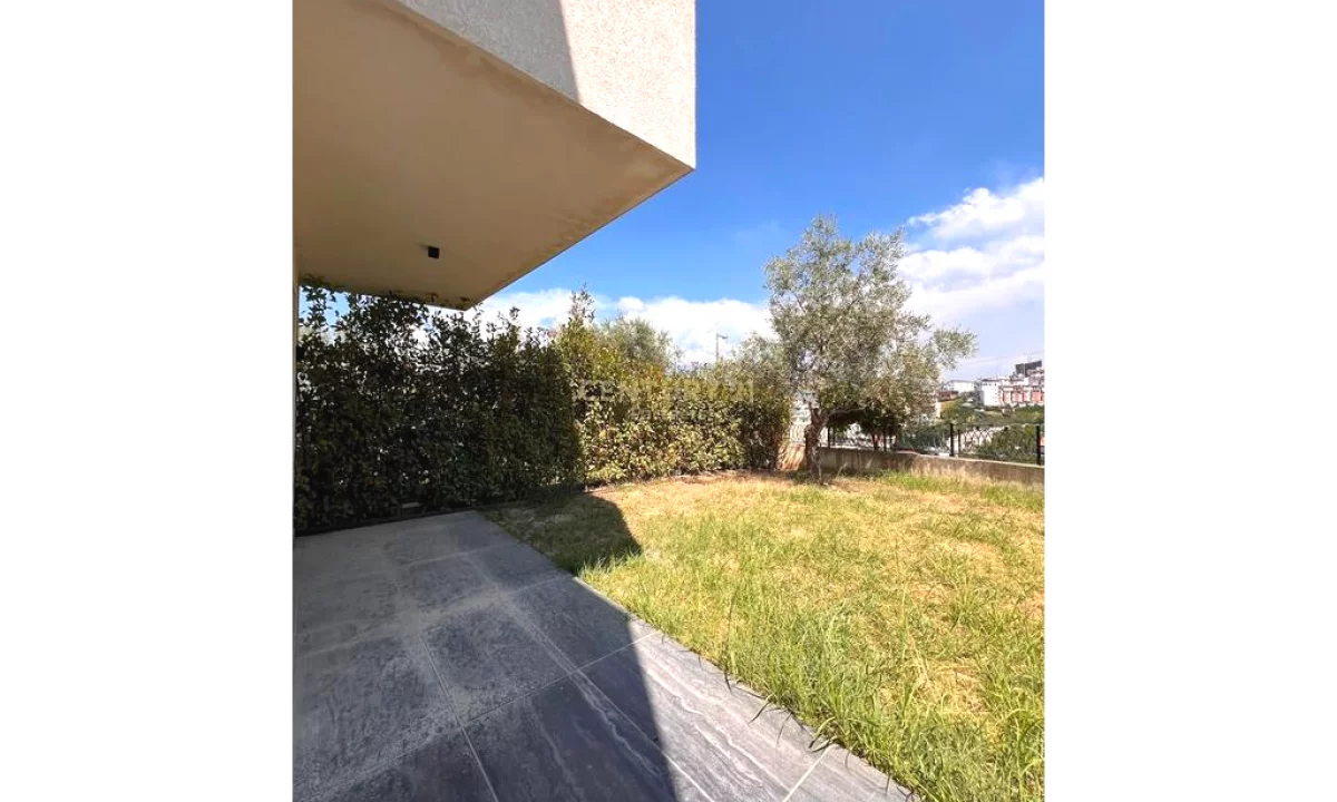 Shtepi ne shitje Vila Luksoze ne Tirane, 4+1, Mobilimi Bosh, pa mobiluar, Pagesa 500,000  Euro.