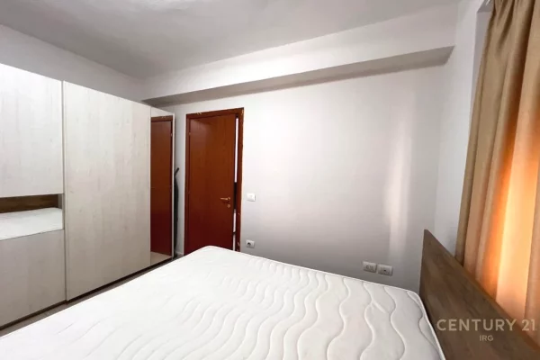 Shtepi me qera Apartament ne Tirane, 1+1, Mobilimi Pjeserisht e mobiluar, Pagesa 550  Euro.