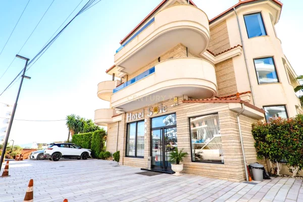 Hotel ne shitje ne Sarande – Mundesi unike investimi prane detit