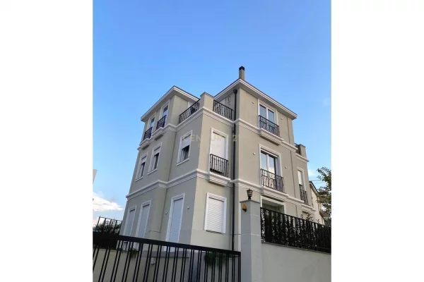 Shtepi me qera 4+1 ne Tirane - 2,500 Euro