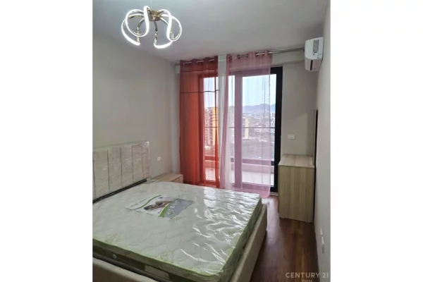 Shtepi ne shitje Apartament ne Tirane, 1+1, Mobilimi Pjeserisht e mobiluar, Pagesa 129,000  Euro.
