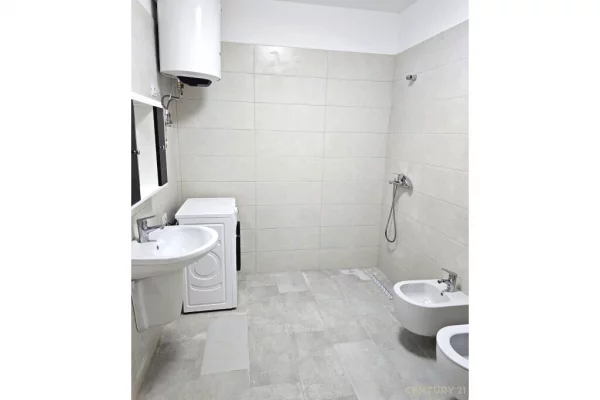 Shtepi ne shitje Apartament ne Tirane, 1+1, Mobilimi Pjeserisht e mobiluar, Pagesa 129,000  Euro.