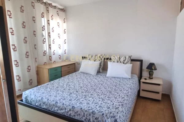 Shtepi me qera Apartament ne Tirane, 2+1, Mobilimi Pjeserisht e mobiluar, Pagesa 600  Euro.