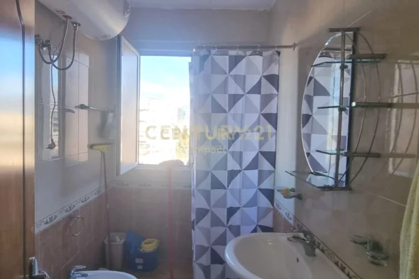 Shtepi me qera Apartament ne Tirane, 2+1, Mobilimi Pjeserisht e mobiluar, Pagesa 600  Euro.