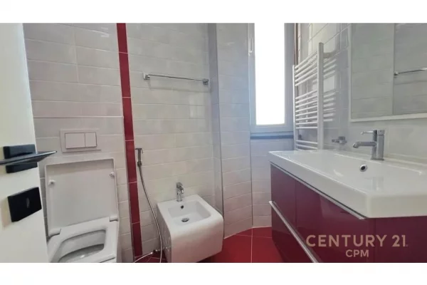 Shtepi ne shitje Apartament ne Tirane, 2+1, Mobilimi Bosh, pa mobiluar, Pagesa 230,000  Euro.