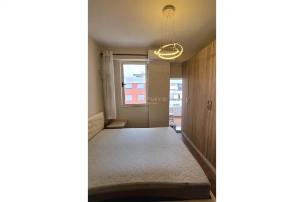 Shtepi ne shitje Apartament ne Tirane, 2+1, Mobilimi Pjeserisht e mobiluar, Pagesa 125,000  Euro.