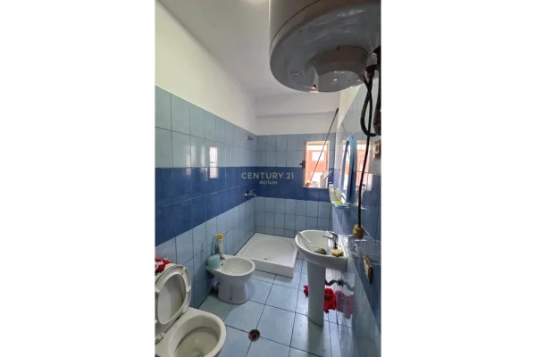 Shtepi ne shitje Apartament ne Tirane, 2+1, Mobilimi Pjeserisht e mobiluar, Pagesa 125,000  Euro.