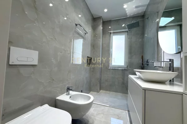 Shtepi ne shitje Apartament ne Tirane, 2+1, Mobilimi E mobiluar, Pagesa 290,000  Euro.