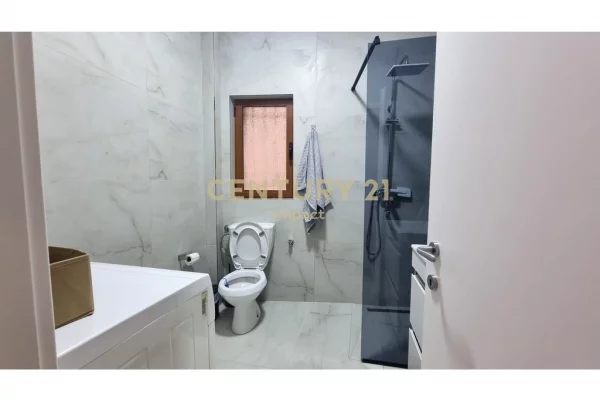 Shtepi ne shitje Apartament ne Tirane, 2+1, Mobilimi Pjeserisht e mobiluar, Pagesa 163,000  Euro.