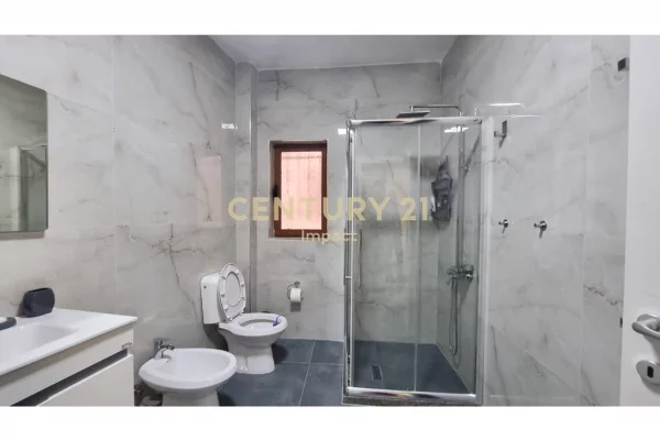 Shtepi ne shitje Apartament ne Tirane, 2+1, Mobilimi Pjeserisht e mobiluar, Pagesa 227,500  Euro.