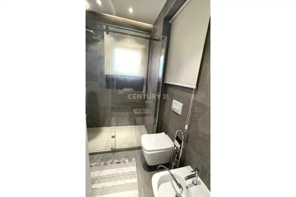 Shtepi ne shitje Apartament ne Tirane, 3+1, Mobilimi Pjeserisht e mobiluar, Pagesa 620,000  Euro.
