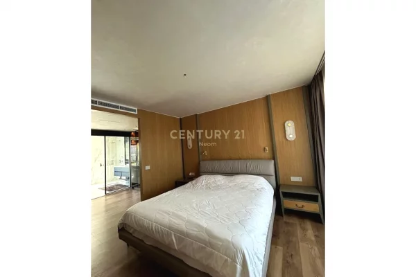 Shtepi ne shitje Penthose(kati i fundit panoramik) ne Tirane, 4+1, Mobilimi Pjeserisht e mobiluar, Pagesa 1,200,000  Euro.