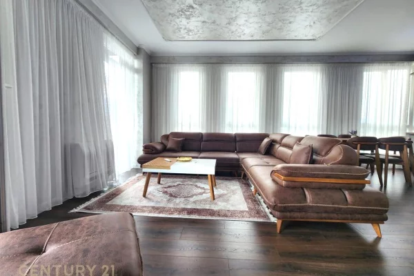 Jepet me qera qera apartament 2+1+2 tualete +2 poste parkimi ,rruga e Elbasanit!