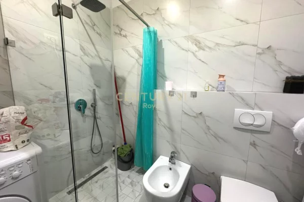 Shtepi me qera Apartament ne Tirane, 1+1, Mobilimi Pjeserisht e mobiluar, Pagesa 700  Euro.