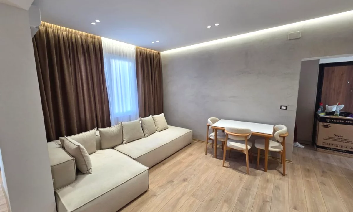 Shtepi me qera Apartament ne Tirane, 2+1, Mobilimi Pjeserisht e mobiluar, Pagesa 890  Euro.