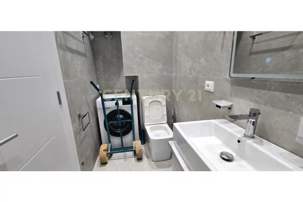 Shtepi ne shitje Apartament ne Tirane, 2+1, Mobilimi E mobiluar, Pagesa 225,000  Euro.