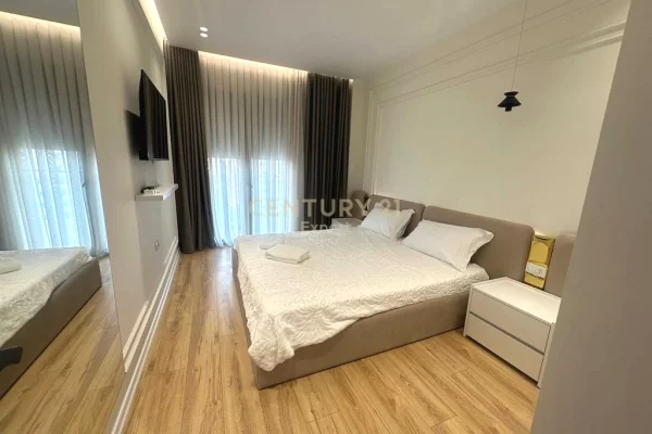 Shtepi me qera Apartament ne Tirane, 2+1, Mobilimi Pjeserisht e mobiluar, Pagesa 800  Euro.