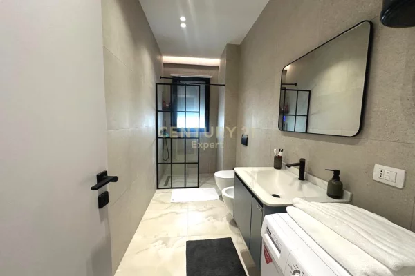 Shtepi me qera Apartament ne Tirane, 2+1, Mobilimi Pjeserisht e mobiluar, Pagesa 800  Euro.