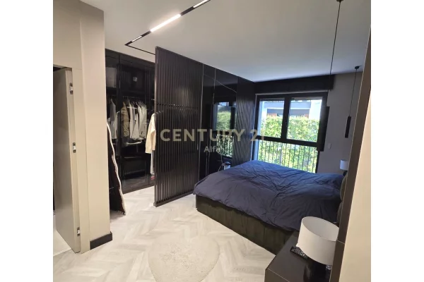 Shtepi ne shitje Apartament ne Tirane, 2+1, Mobilimi Pjeserisht e mobiluar, Pagesa 450,000  Euro.