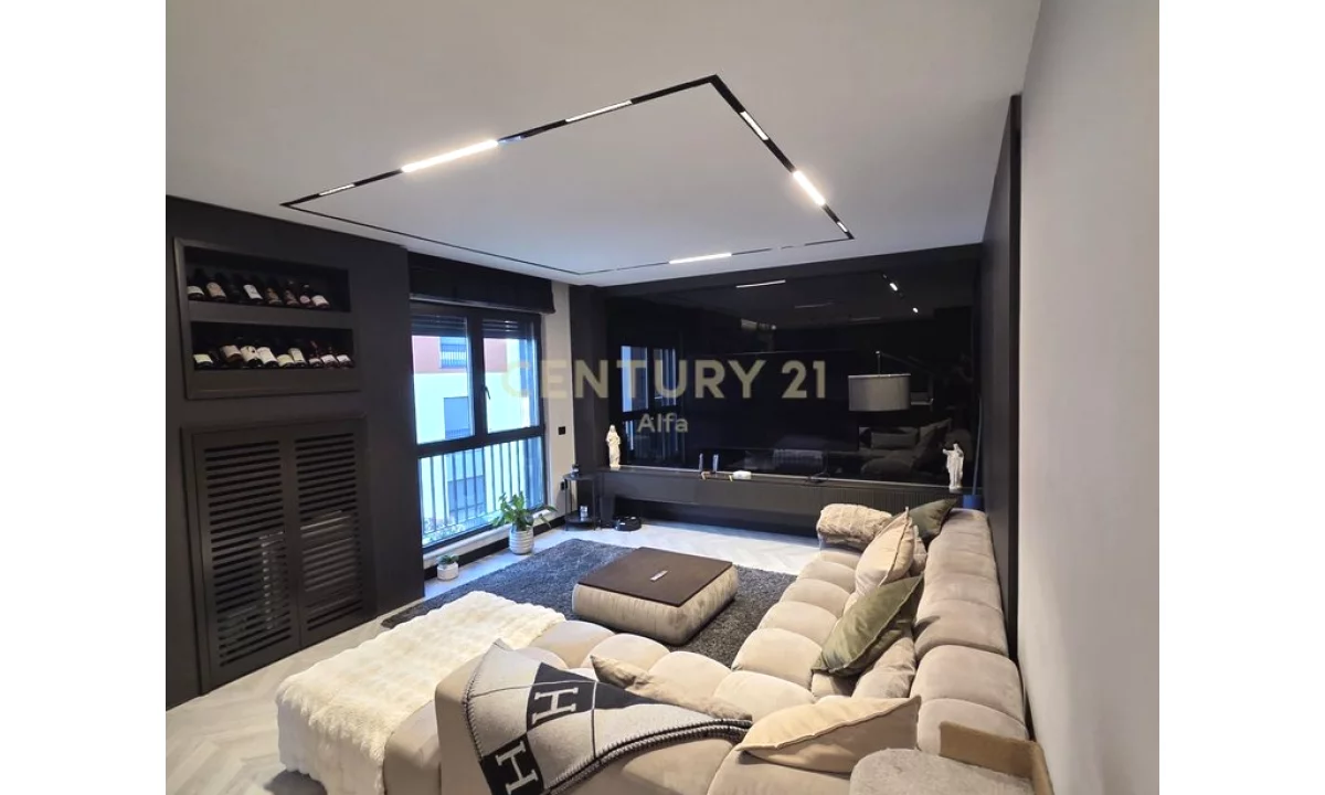 Shtepi ne shitje Apartament ne Tirane, 2+1, Mobilimi Pjeserisht e mobiluar, Pagesa 450,000  Euro.