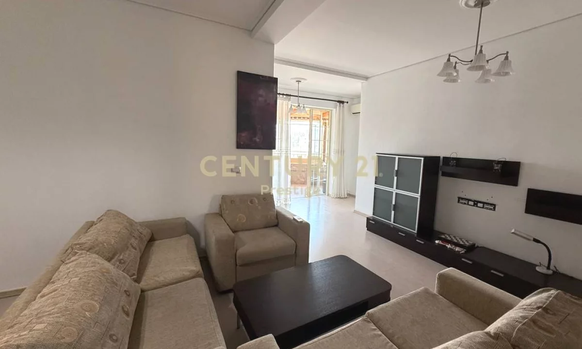 Shtepi ne shitje Apartament ne Tirane, 2+1, Mobilimi Pjeserisht e mobiluar, Pagesa 210,000  Euro.