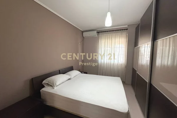 Shtepi ne shitje Apartament ne Tirane, 2+1, Mobilimi Pjeserisht e mobiluar, Pagesa 210,000  Euro.