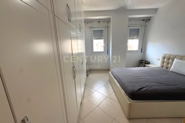 Shtepi ne shitje Apartament ne Vlore, 2+1, Mobilimi E mobiluar, Pagesa 300,000  Euro.