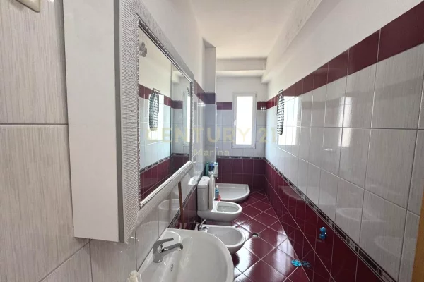 Shtepi ne shitje Apartament ne Vlore, 2+1, Mobilimi E mobiluar, Pagesa 300,000  Euro.