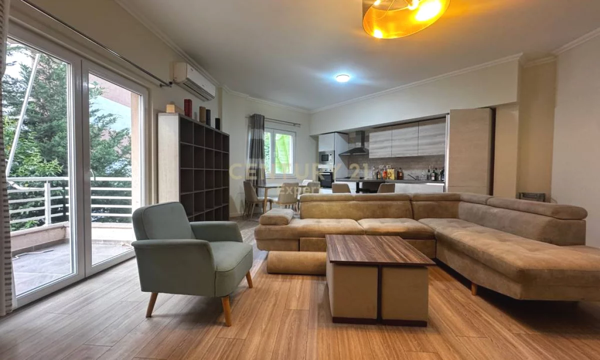 Shtepi ne shitje Apartament ne Tirane, 2+1, Mobilimi Pjeserisht e mobiluar, Pagesa 240,000  Euro.
